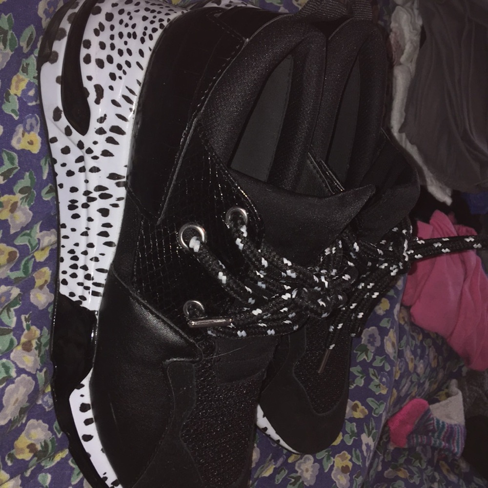 Steve Madden black and white trendy sneakers 9 - Picture 2 of 2